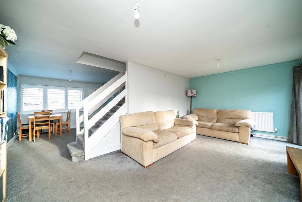 Property photo 3 of 20 Living Room