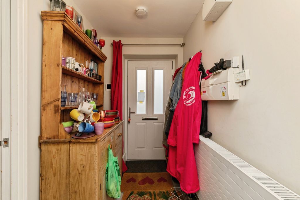 Property photo 2 of 20 Entrance Hallway