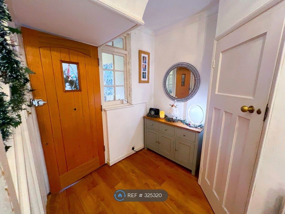 Property photo 3 of 20 Entrance Hallway