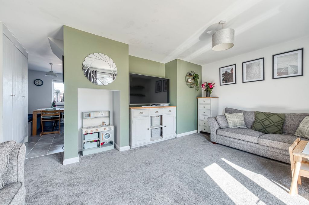 Property photo 2 of 21