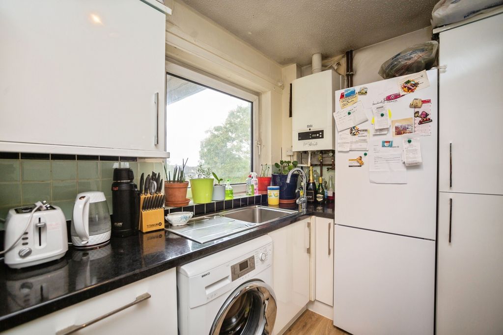 Property photo 3 of 16 Kitchen