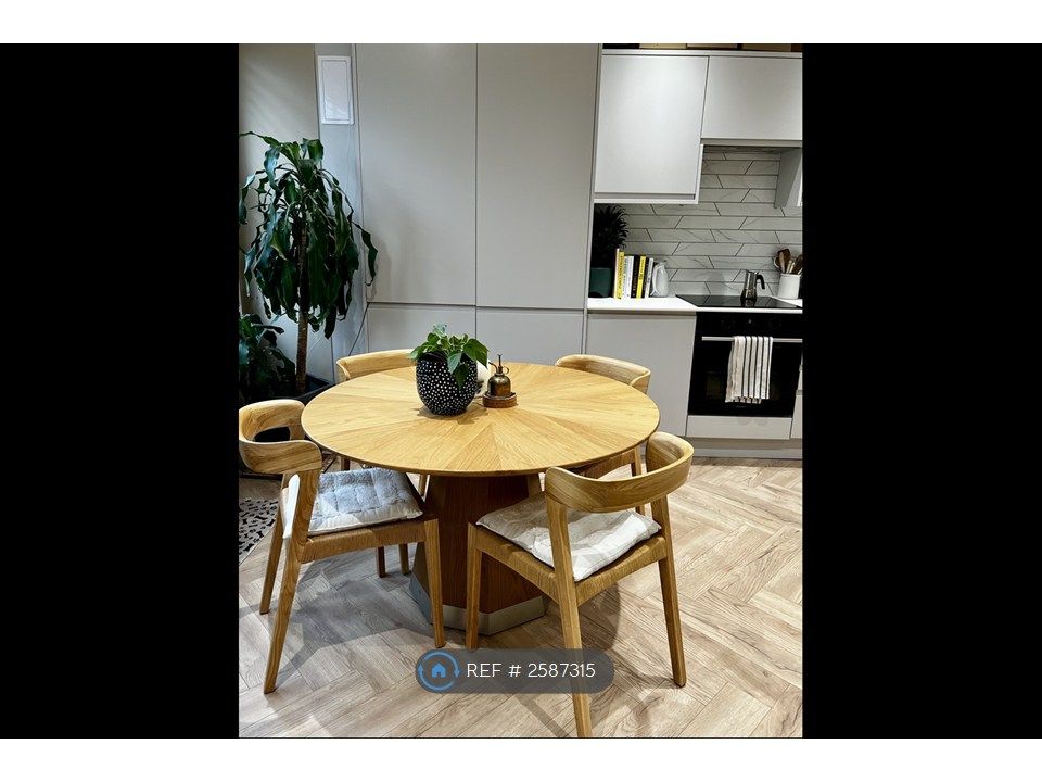 Property photo 3 of 9 Dining Area