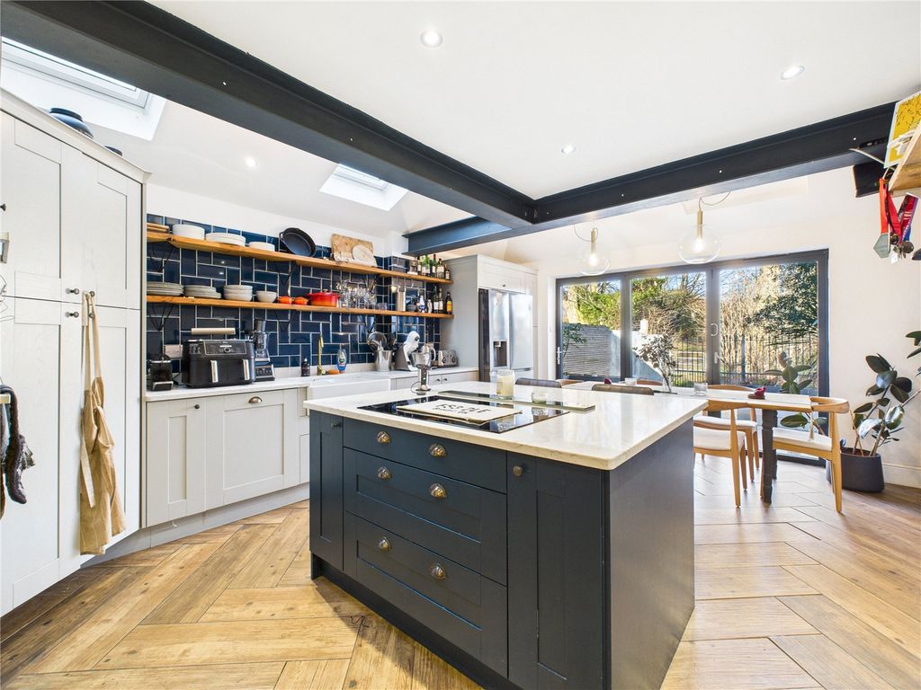 Property photo 1 of 24 Picture No. 10