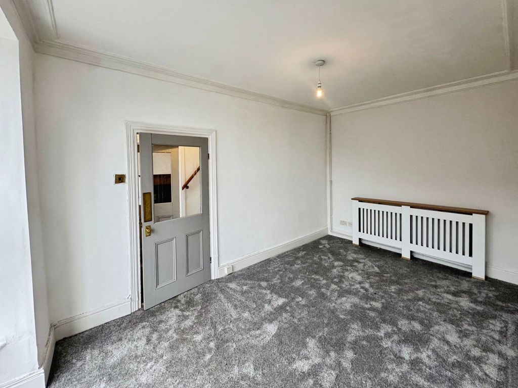 Property photo 2 of 32