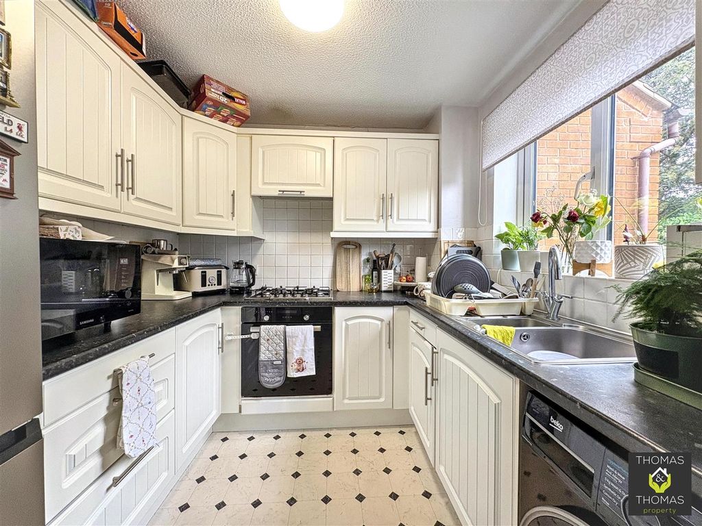 Property photo 2 of 8