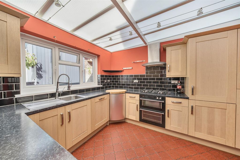 Property photo 2 of 25 1335287-6-68d3F637A9bae.Jpg