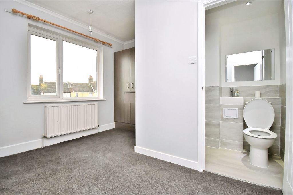 Property photo 3 of 8 Bedroom