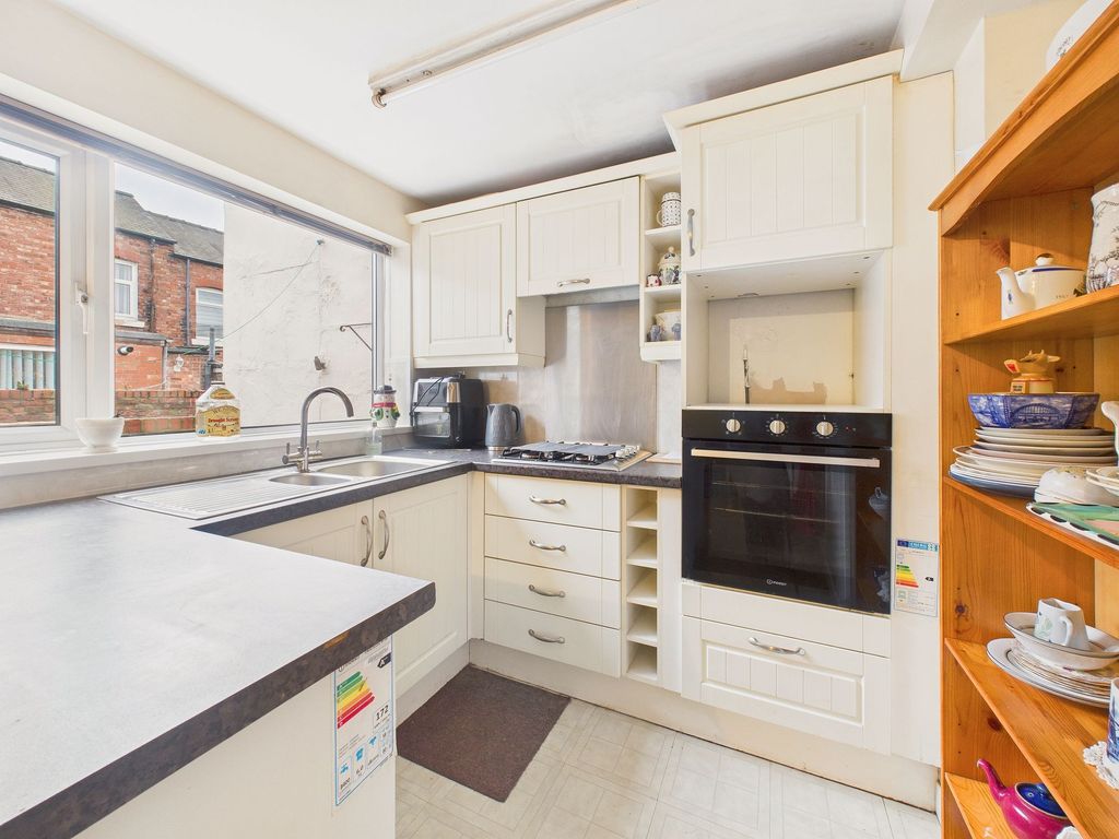 Property photo 3 of 8 Kitchen