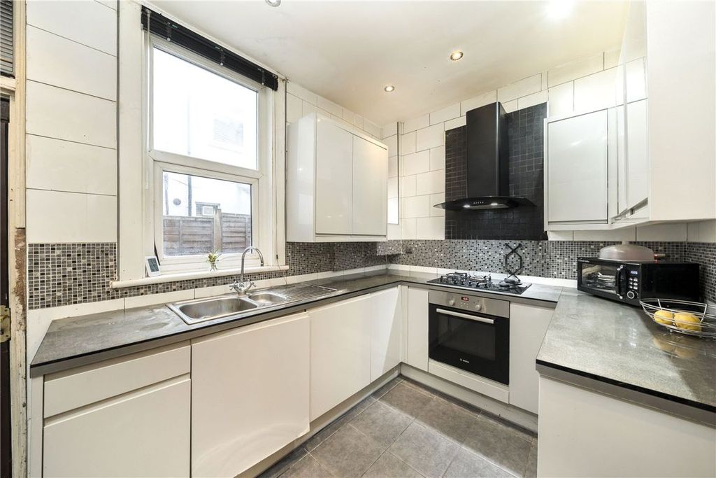 Property photo 3 of 8