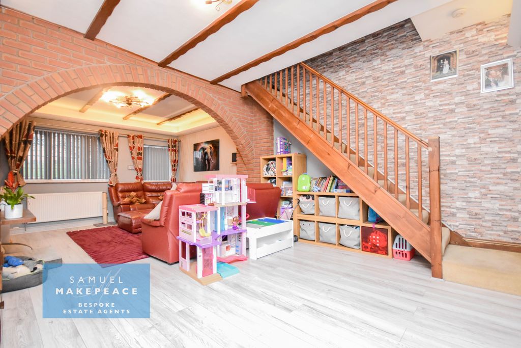 Property photo 2 of 33 Gallery