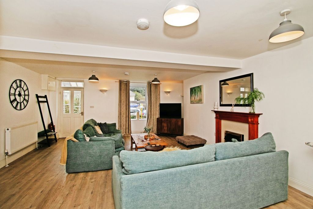 Property photo 2 of 33 Pbox-Img.Jpg