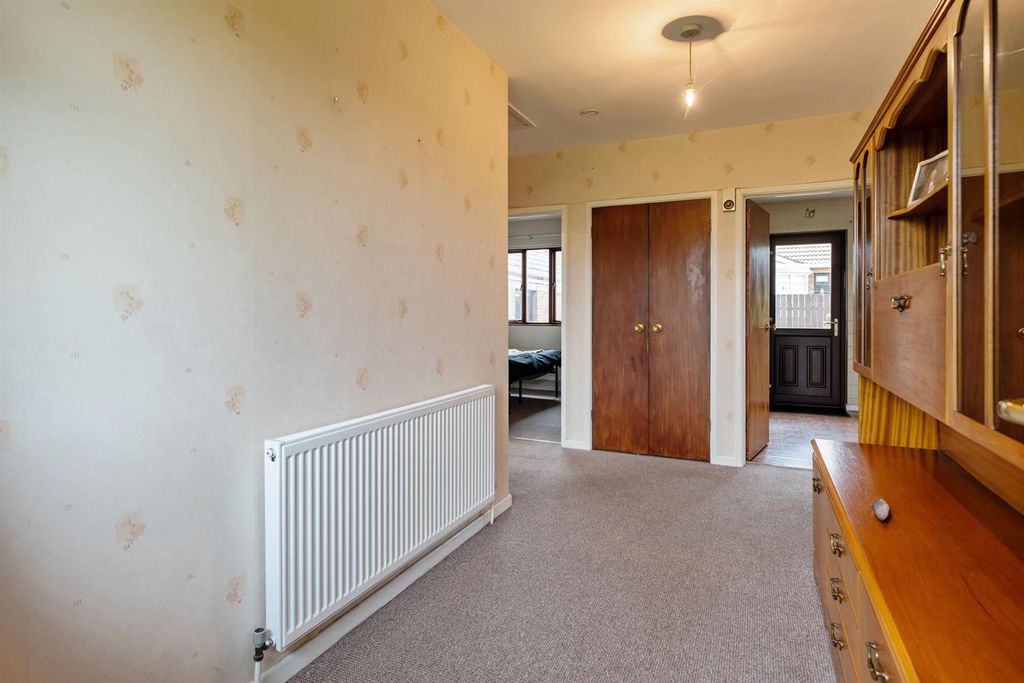 Property photo 3 of 22 10 Oakland Grove 10.Jpg