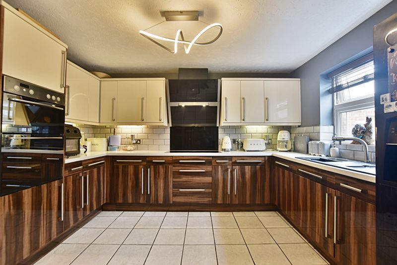 Property photo 2 of 29 Photo 8