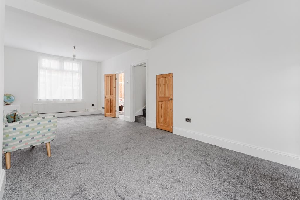 Property photo 3 of 18 35 Durban Road, Kettering--3.Jpg