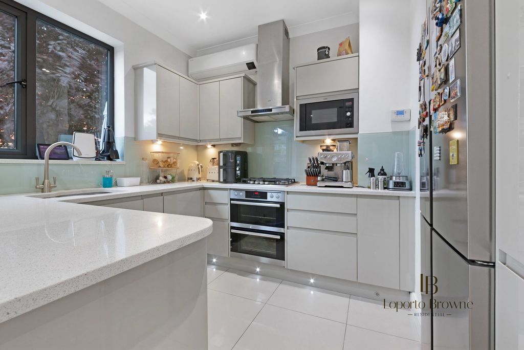 Property photo 1 of 26