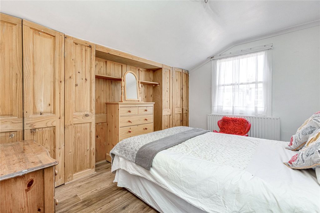 Property photo 3 of 8