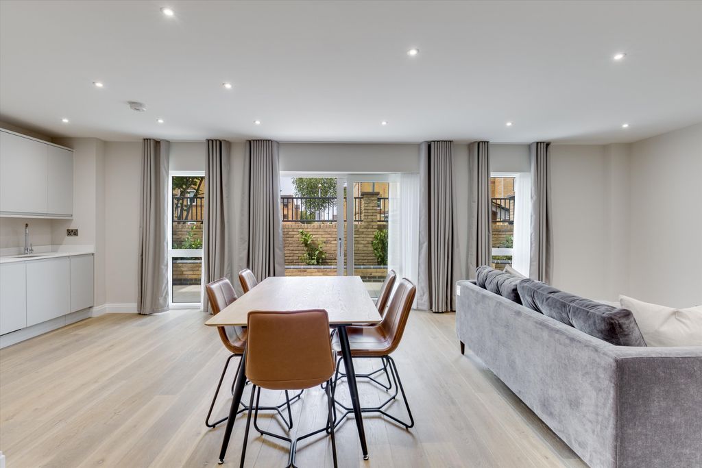 Property photo 3 of 18 Image