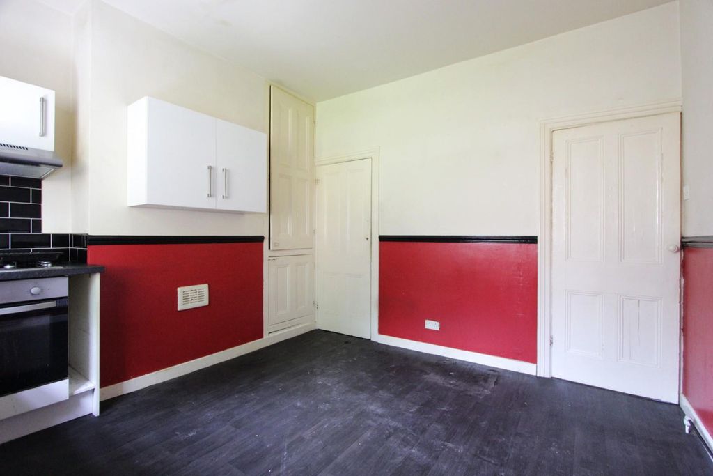 Property photo 3 of 9 Kitchen.Jpg