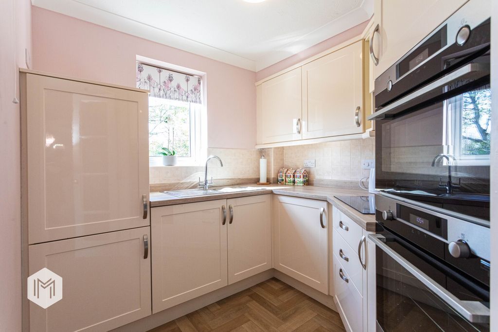 Property photo 2 of 17 Picture No. 18