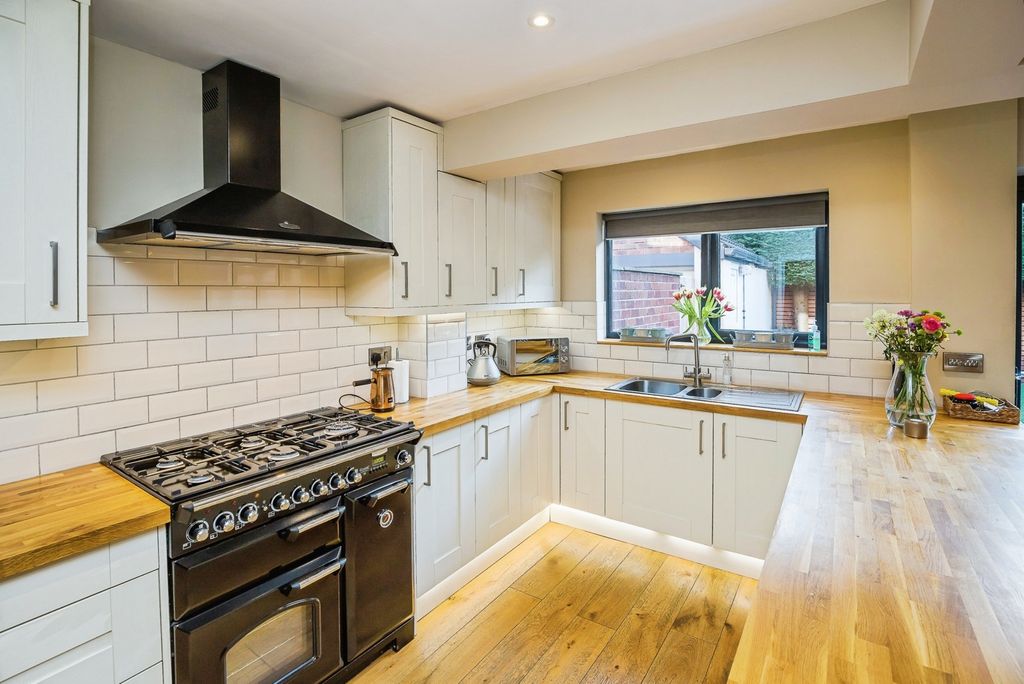 Property photo 2 of 17 Pbox-Img.Jpg