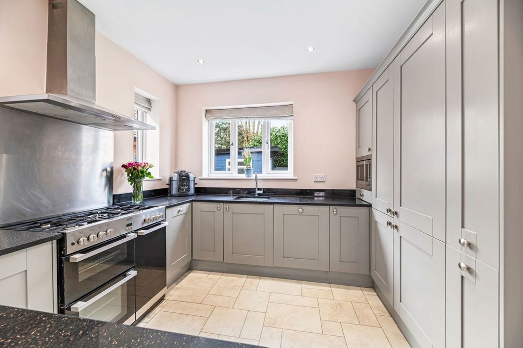 Property photo 2 of 21 Kitchen