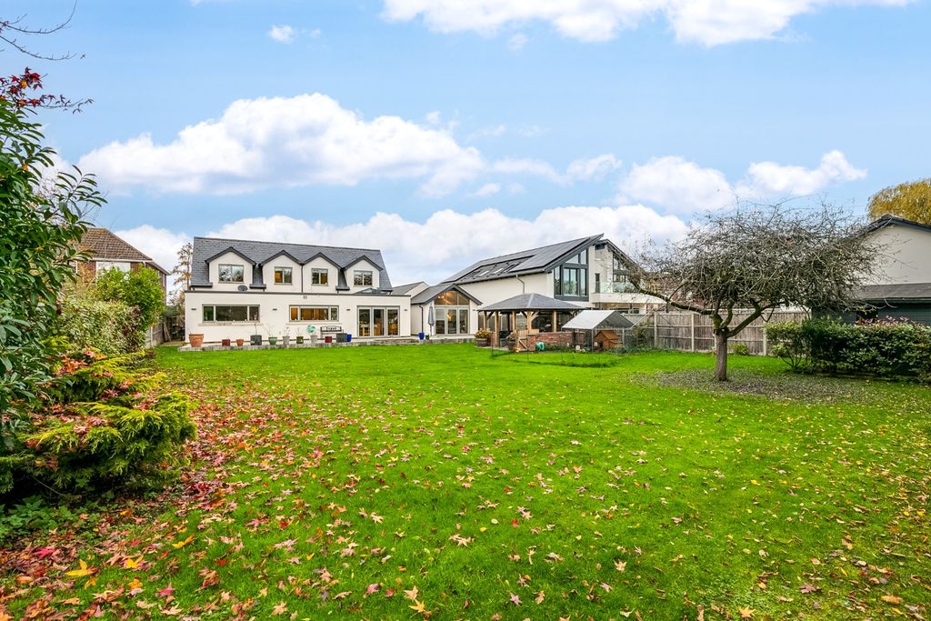 Property photo 2 of 31 4642863