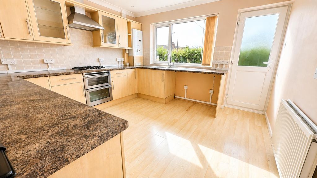 Property photo 3 of 15 Kitchen
