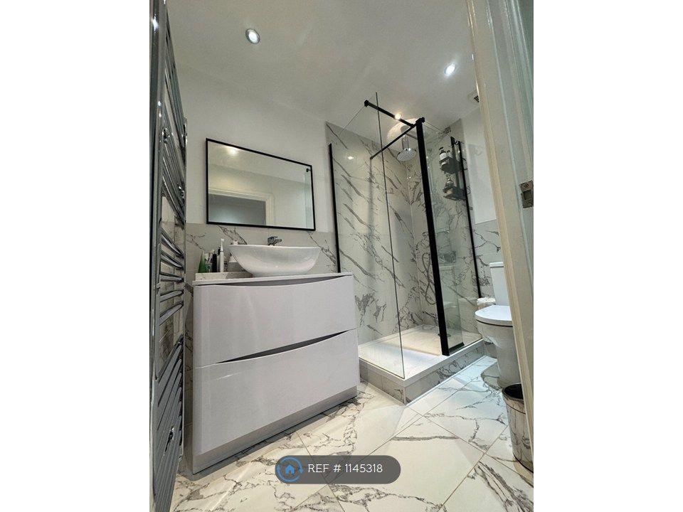 Property photo 3 of 13 Bathroom