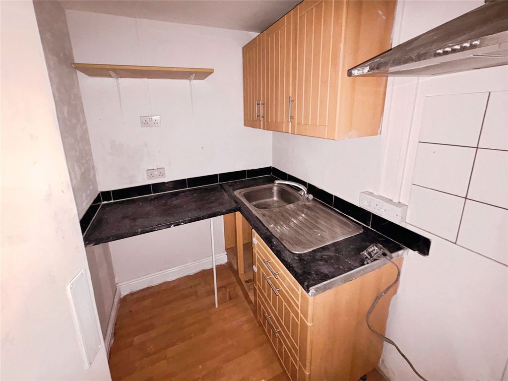 Property photo 2 of 6 Kitchen