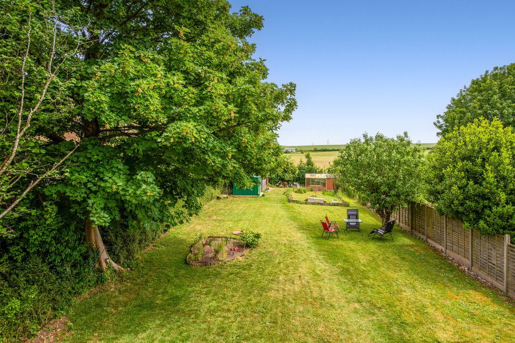Property photo 2 of 25
