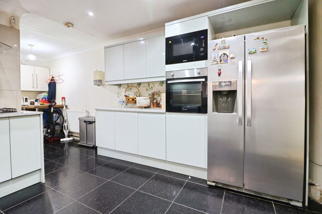 Property photo 3 of 14 Picture No. 15