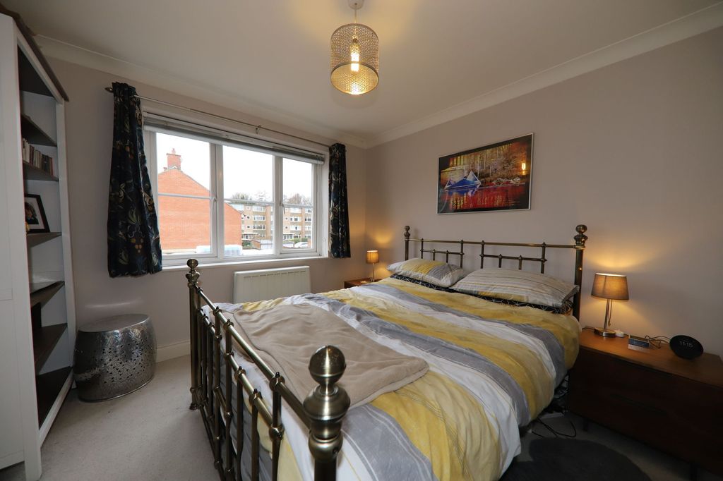 Property photo 3 of 9 Bed 1