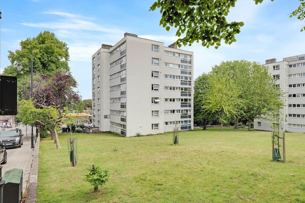 Property photo 1 of 8 15-9210Jhhgll - 4 Forbes Court - 43-Small