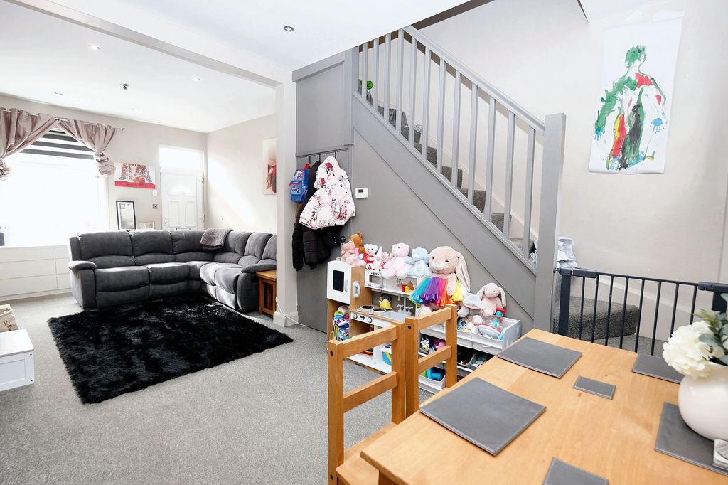 Property photo 3 of 14