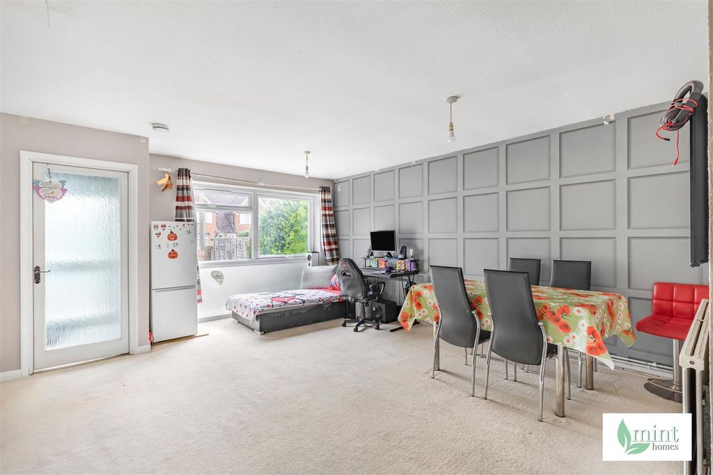 Property photo 3 of 10 Mint_-_Woodham_Lane-1.Jpg