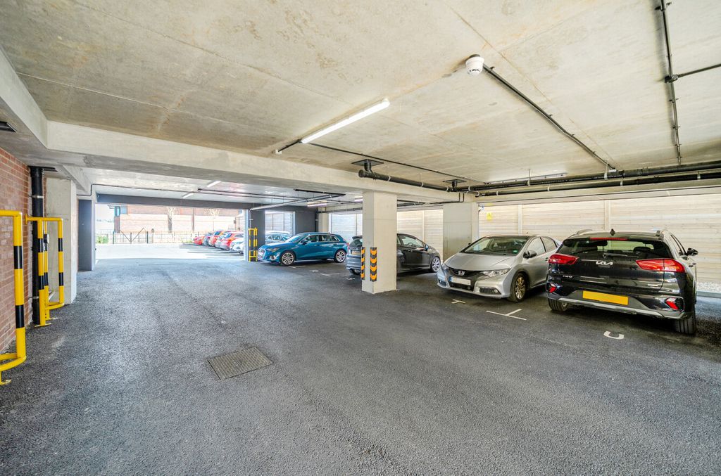 Additional image 11 of 2 bed flat for saleRoslin Place, Station Road, Hook RG27
