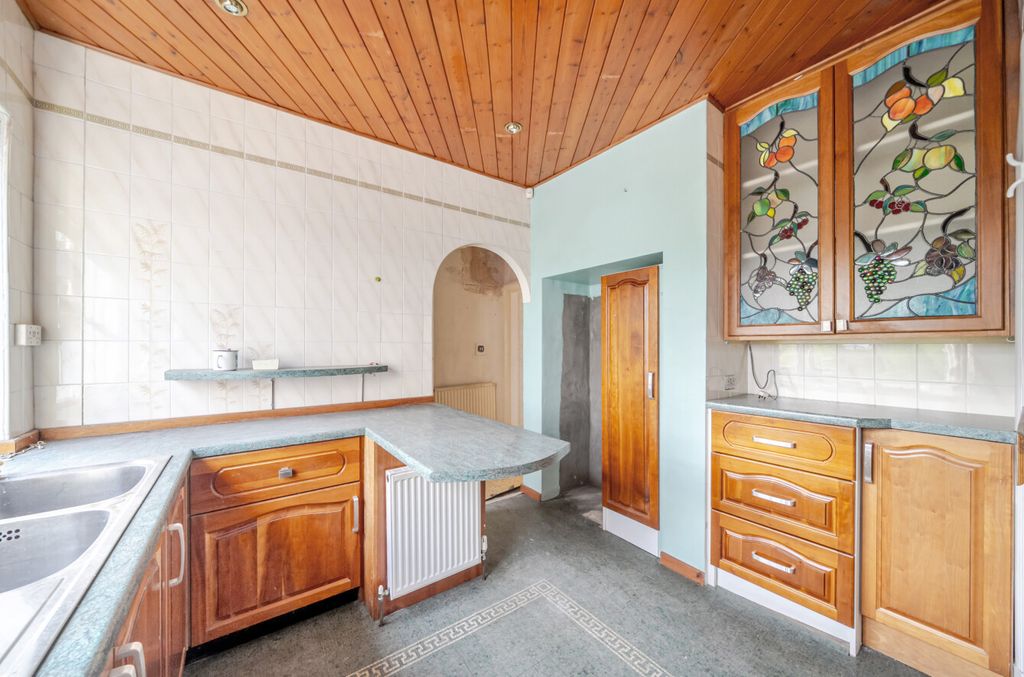 Property photo 3 of 23 Breakfast Kitchen