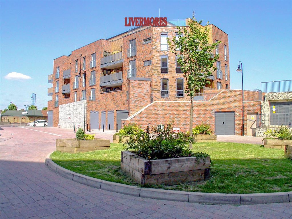Property photo 1 of 7 2 Thsd.Jpg