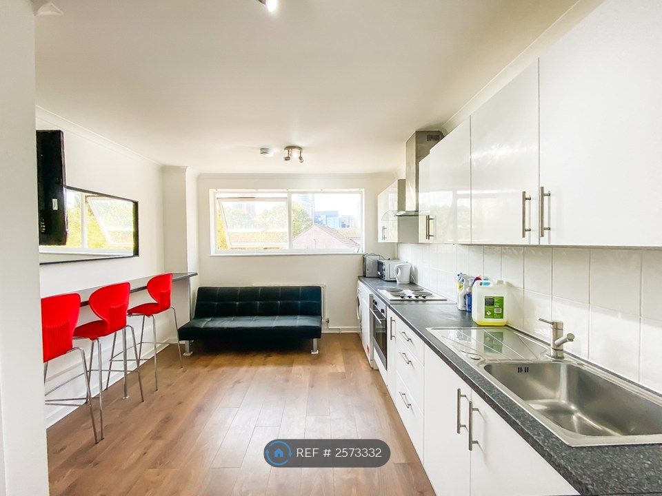 Property photo 2 of 28