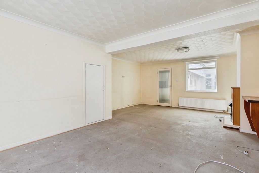 Property photo 3 of 19 Pbox-Img.Jpg