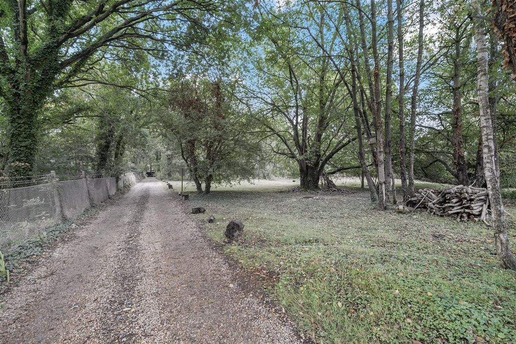Property photo 2 of 27 Driveway