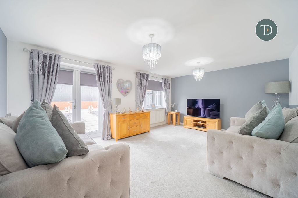 Property photo 2 of 27