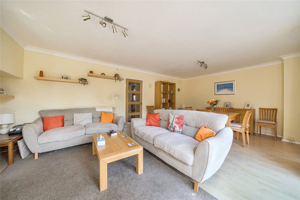 Property photo 2 of 20 Picture No. 16