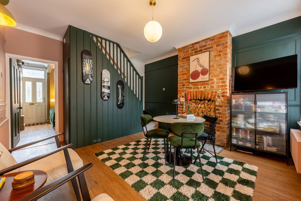 Property photo 2 of 39