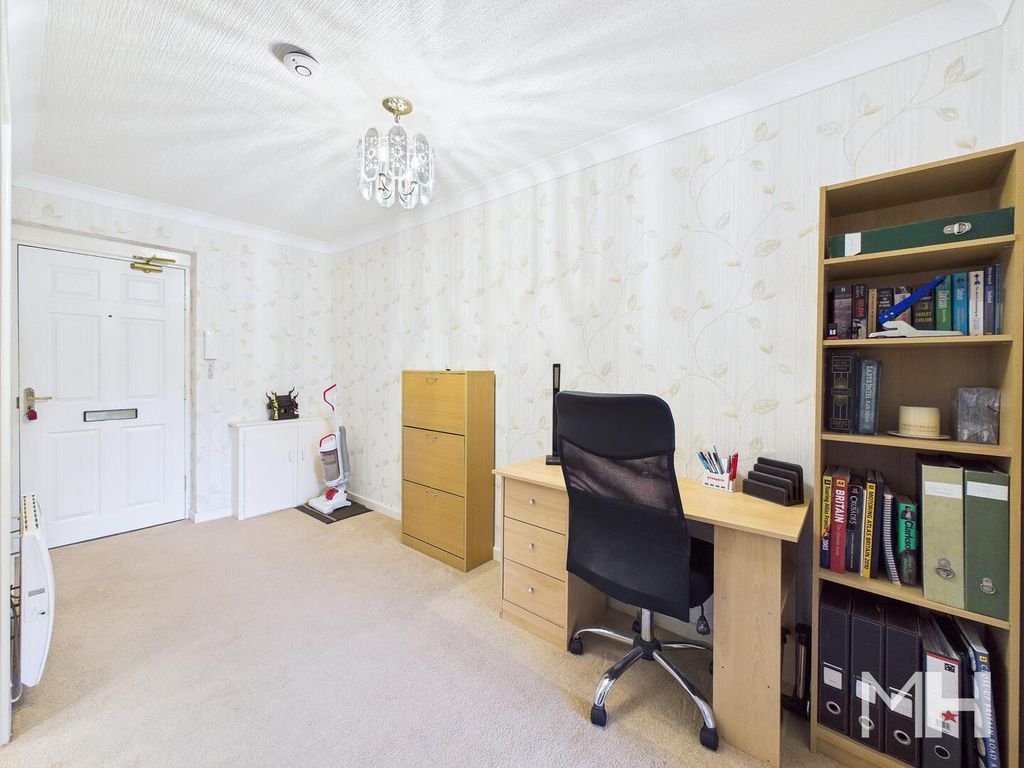 Property photo 2 of 18 Study