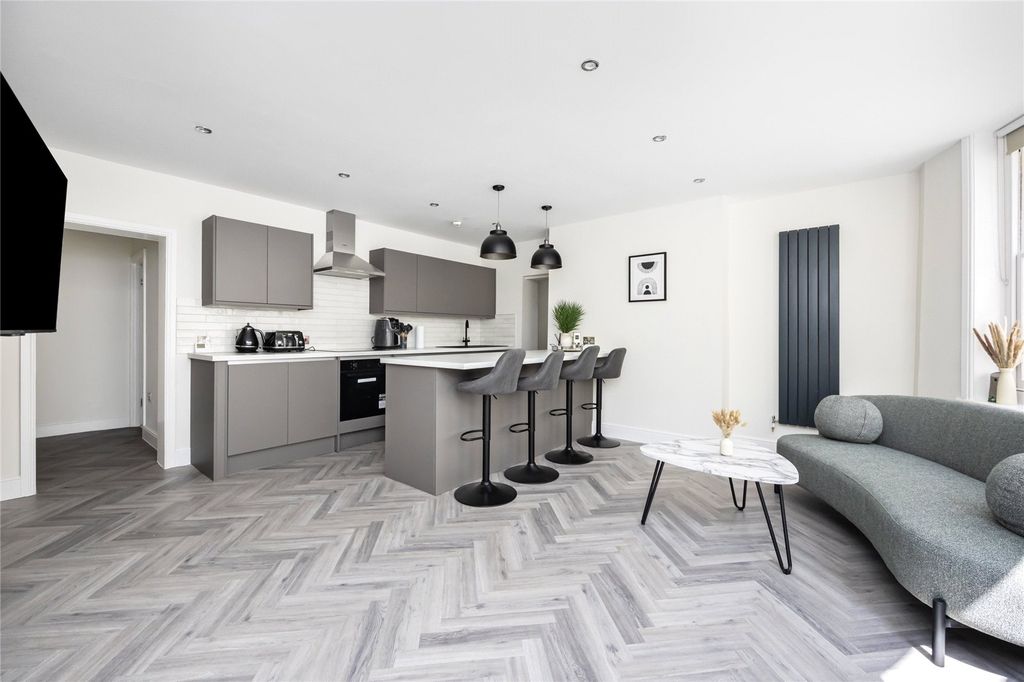 Property photo 3 of 17 Picture No. 09