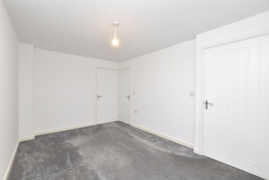 Property photo 3 of 11 Living Room