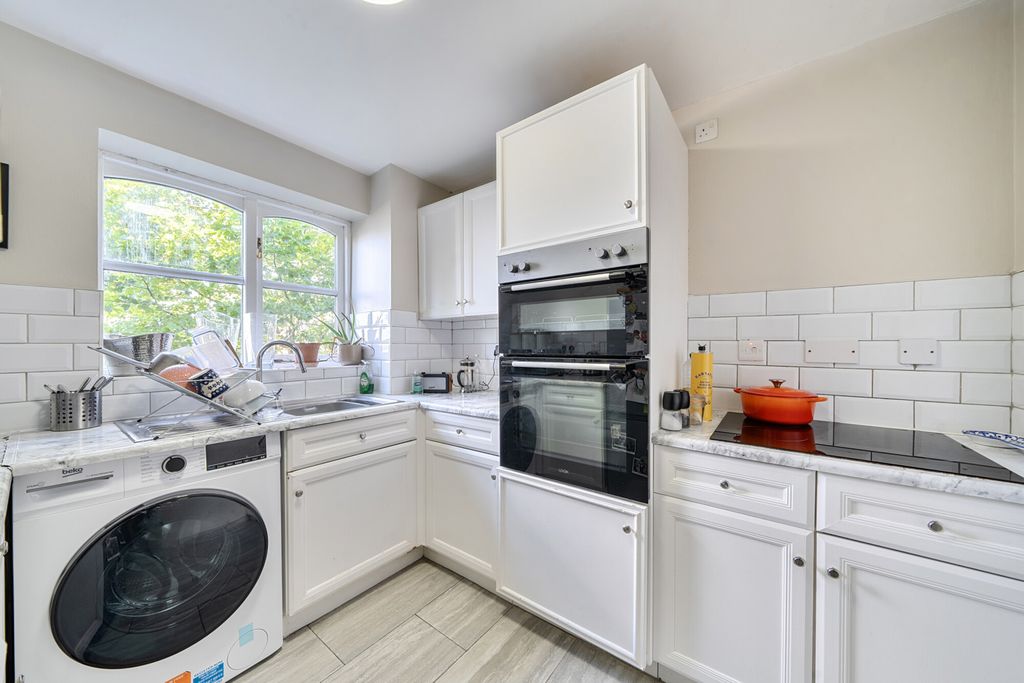Property photo 3 of 17 Kitchen