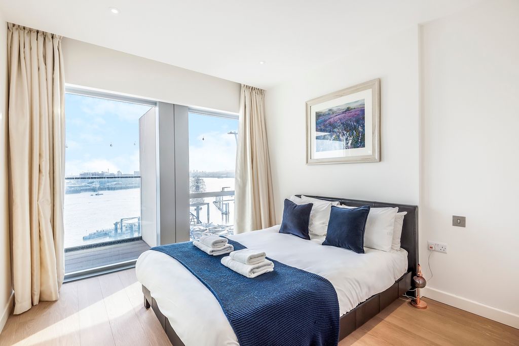 Property photo 1 of 14 Bedroom With View.Jpg