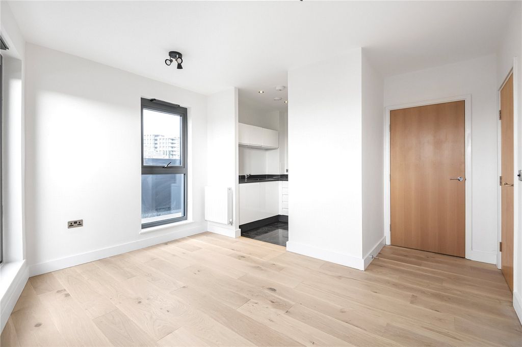 Property photo 1 of 20 Reception Room